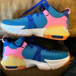 Nike Lebron Witness 7 Low  Basketball Shoes